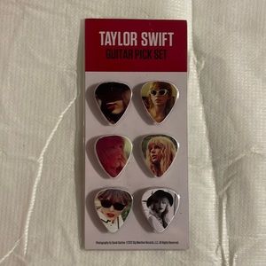 Red guitar picks Taylor swift